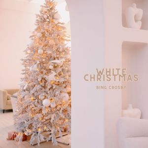 Dengarkan lagu I'll Be Home For Christmas nyanyian Bing Crosby dengan lirik