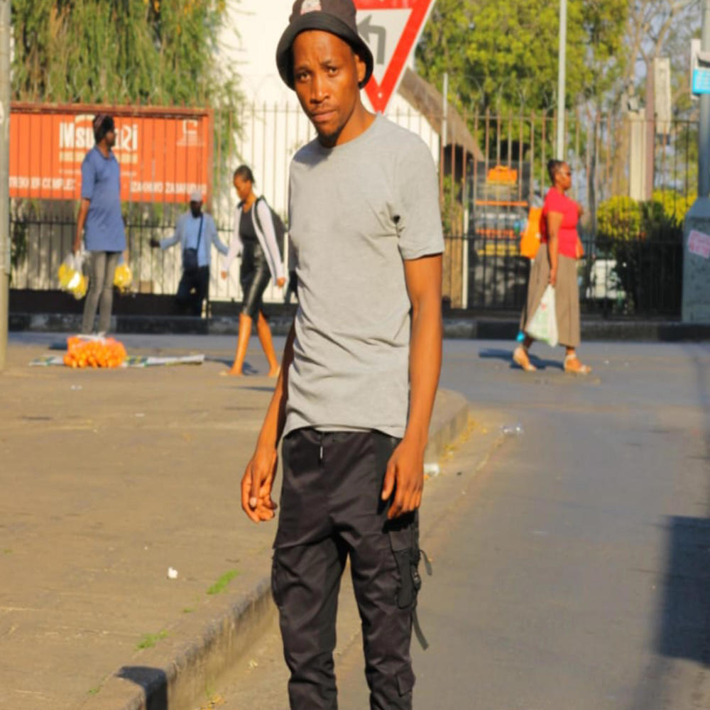 Uthando lwephutha (feat. Pizzarellah) (Radio Edit)