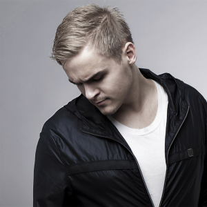 Mike Hawkins ดาวน์โหลดและฟังเพลงฮิตจาก Mike Hawkins