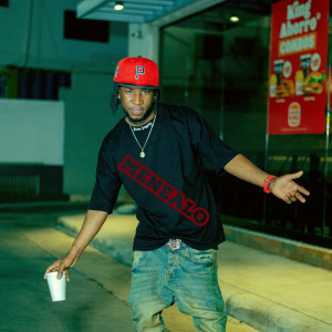 收聽Francis Kendall的Menealo歌詞歌曲