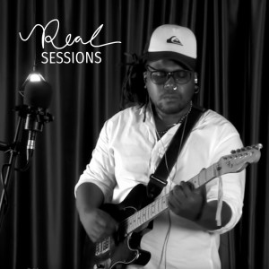 Dengarkan lagu Um Só nyanyian Oliveira dengan lirik