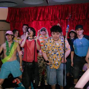 ดาวน์โหลดและฟังเพลง Se acaba el veranito พร้อมเนื้อเพลงจาก Lil Sushiboii