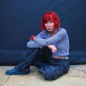 ดาวน์โหลดและฟังเพลง Tô um lixo พร้อมเนื้อเพลงจาก Rita Lee