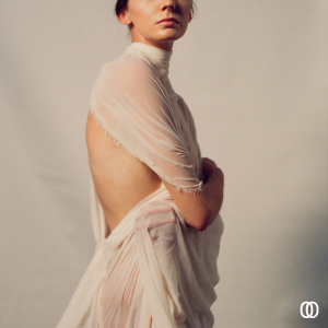 收聽Rosie Lowe的Apologise歌詞歌曲