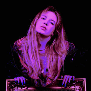 ดาวน์โหลดและฟังเพลง Obsession พร้อมเนื้อเพลงจาก Mia Dre