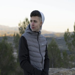 Dengarkan lagu Invierno (Explicit) nyanyian Gallur dengan lirik