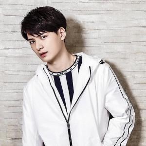 คริส พีรวัส