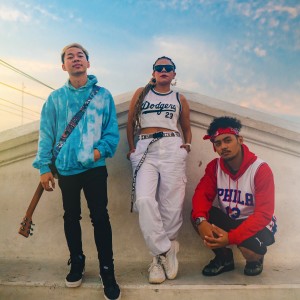 Dengarkan lagu Tra Usa Pikir nyanyian Nowela Mikhelia dengan lirik