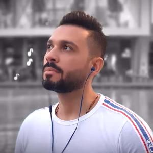 收聽Elyas Barshan的بحبا قد امواج البحر歌詞歌曲
