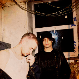 Listen to ВИБРАТИСЬ (Explicit) song with lyrics from qBuy