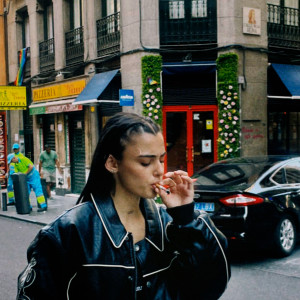 收聽SOFI的Mientes歌詞歌曲