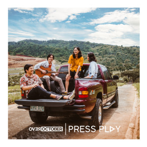 ดาวน์โหลดและฟังเพลง Alive พร้อมเนื้อเพลงจาก Over October