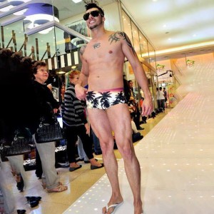 Dengarkan lagu ar condicionado portatil nyanyian Eloy Buono dengan lirik