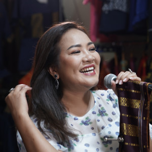 Listen to Kena Ku Kena song with lyrics from Averiana Barus