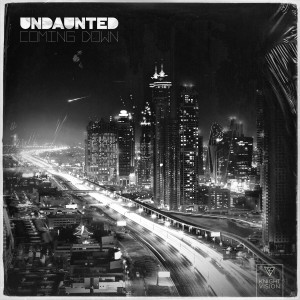 ดาวน์โหลดและฟังเพลง Coming Down พร้อมเนื้อเพลงจาก Undaunted