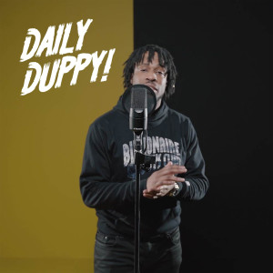 ดาวน์โหลดและฟังเพลง Daily Duppy (Explicit) พร้อมเนื้อเพลงจาก Avelino