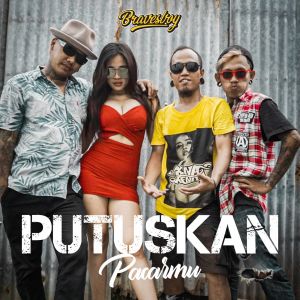 Dengarkan lagu Putuskan Pacarmu (Remix) nyanyian Bravesboy dengan lirik