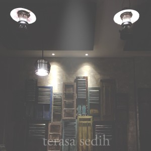 收听Riezky Hidayat的Terasa Sedih歌词歌曲