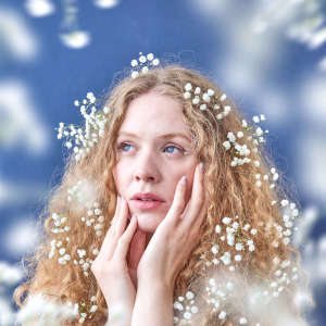 ดาวน์โหลดและฟังเพลง Beauty พร้อมเนื้อเพลงจาก Becca James