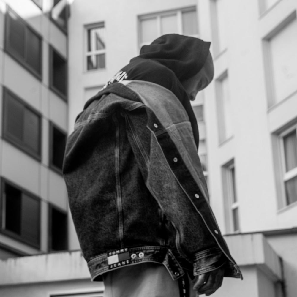 Sur la ville (feat. keezle) (Explicit)
