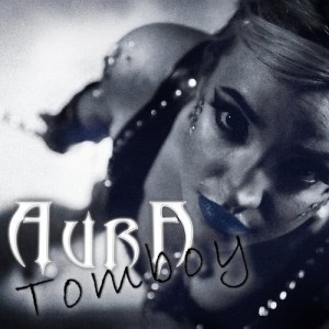 ดาวน์โหลดและฟังเพลง Tomboy พร้อมเนื้อเพลงจาก Aura