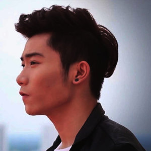 收聽Đỗ Phú Quí的Ngã Rẽ Mùa Thu歌詞歌曲