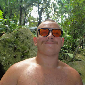 HELSTHAR的專輯BIGODE (Explicit)