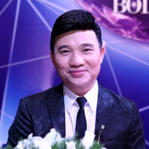 ดาวน์โหลดและฟังเพลง Ai Ra Xứ Huế พร้อมเนื้อเพลงจาก Quang Linh