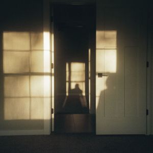 ดาวน์โหลดและฟังเพลง make me feel พร้อมเนื้อเพลงจาก METAHESH