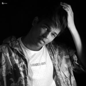 Dengarkan lagu Semmozhiye nyanyian Nijil Dhinakar dengan lirik