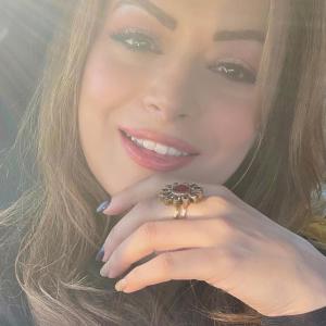 收聽Mehru Syed的Kapundaki Nar Midur歌詞歌曲