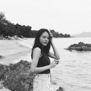 Dengarkan lagu Film nyanyian Image Suthita dengan lirik