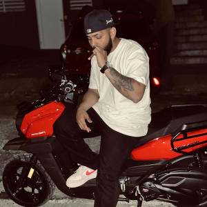 ดาวน์โหลดและฟังเพลง La Raptor (Explicit) พร้อมเนื้อเพลงจาก Jeysac