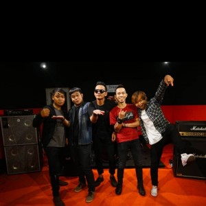 Listen to Masa Indah song with lyrics from A'MiNNOR