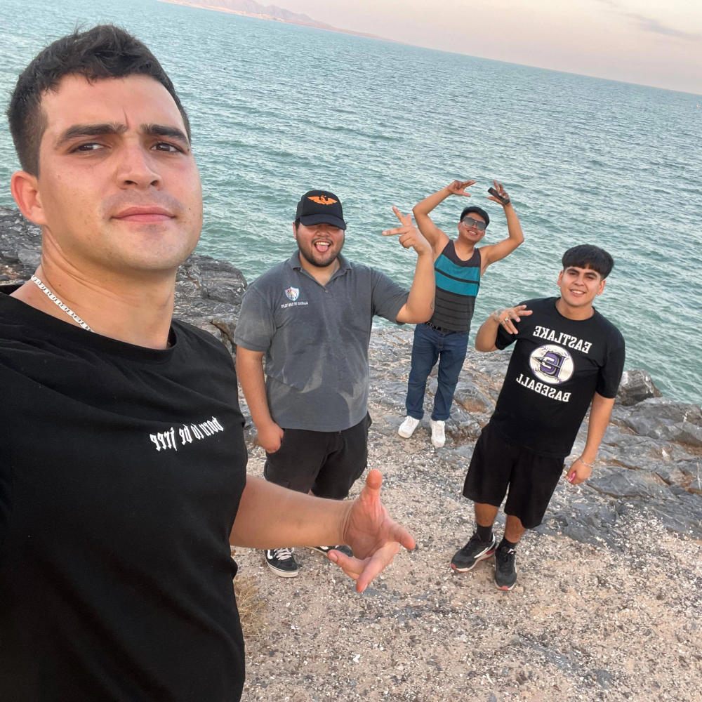 Gallos y Kawasakis (feat. Estrada, El Cortz & Lane) (Explicit)