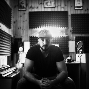 Dengarkan lagu Gud Vajb nyanyian Challe Salle dengan lirik