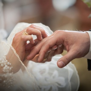 Dengarkan Acara Pernikahan lagu dari Yumiko archila dengan lirik