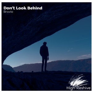 ดาวน์โหลดและฟังเพลง Don't Look Behind (Radio Edit) พร้อมเนื้อเพลงจาก Bravio