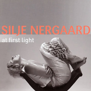 ดาวน์โหลดและฟังเพลง Japanese Blue พร้อมเนื้อเพลงจาก Silje Nergaard