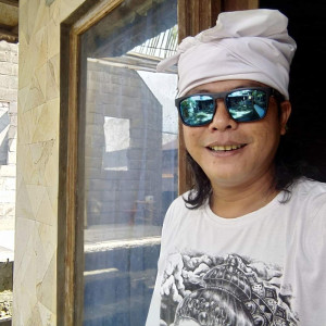 Listen to Sandal Hanyut (Explicit) song with lyrics from Ray Peny