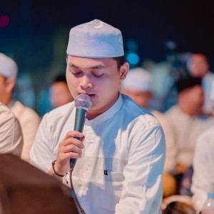 Dengarkan II Shollu Ala Nurilladzi Arojassama) lagu dari GANDRUNG NABI dengan lirik