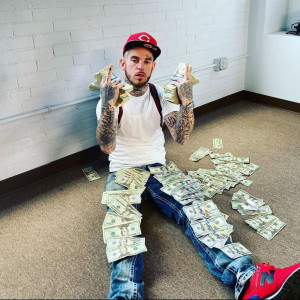 Listen to Mcdonalds (Explicit) song with lyrics from Menace Monroe