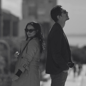 Listen to Éteins Mes Yeux song with lyrics from Jall aux yeux
