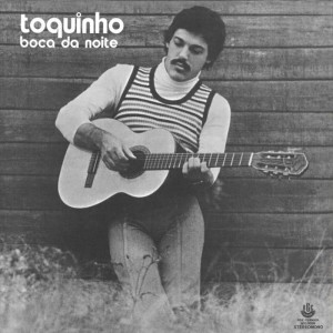 ดาวน์โหลดและฟังเพลง Uma Rosa Em Minha Mão พร้อมเนื้อเพลงจาก Toquinho