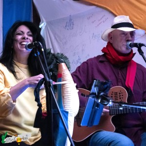 Listen to El Ratón song with lyrics from Latin Combo