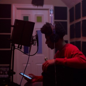 ดาวน์โหลดและฟังเพลง Demonz (feat. BFRESH) (Explicit) พร้อมเนื้อเพลงจาก Dineaux