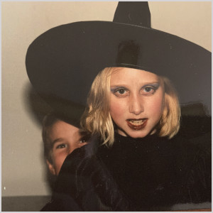 Album It Wasn't Easy Having Kids In the 90S oleh Jesse Daniel Smith
