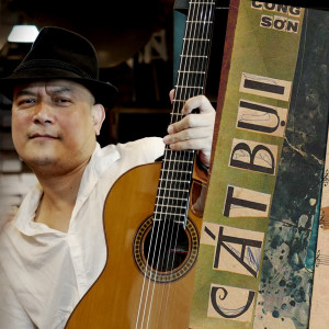 Dengarkan lagu Cát Bụi nyanyian Phương Phạm Guitarist dengan lirik