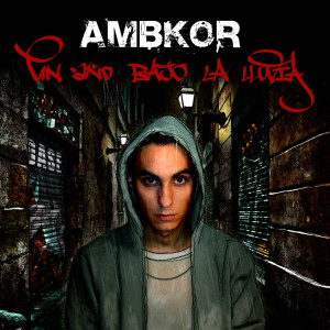 Dengarkan Un Año Bajo la Lluvia lagu dari AMBKOR dengan lirik