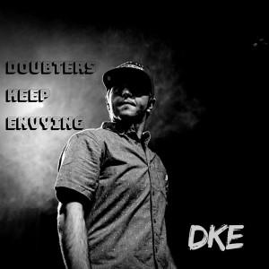 收听DKE的Hmu (Explicit)歌词歌曲